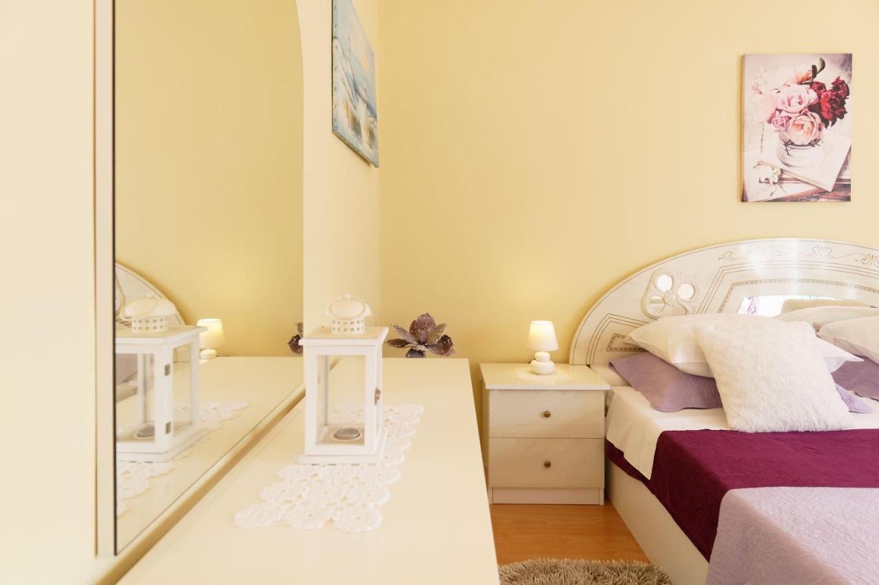 Apartments Grassi By Rent Istria Umag Exteriör bild